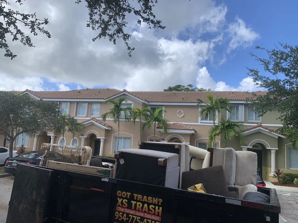 same day hoarder cleanout service