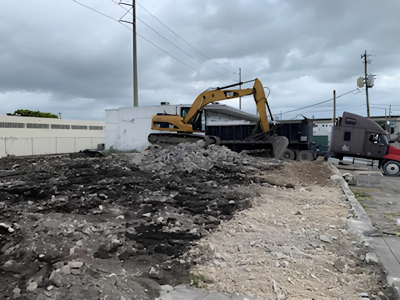 Large demolition debris removal using excavator in Broward Miami Palm Beach