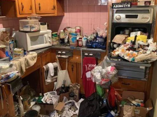hoarder cleanout crew